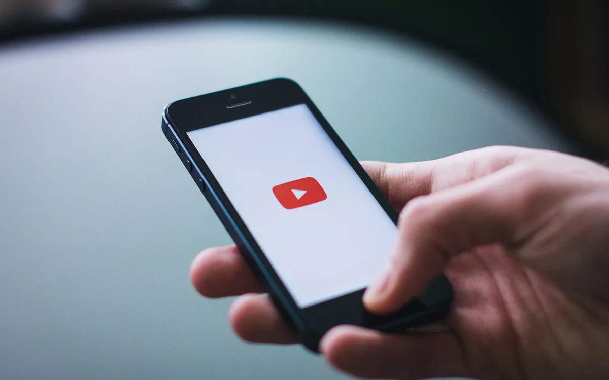 Jak usunąć YouTube z iPhone'a i iPada?