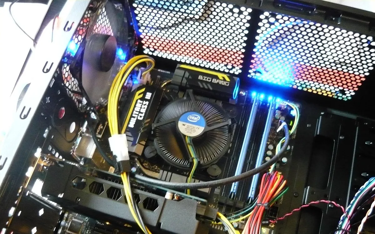 Jak sprawdzić temperaturę CPU w UEFI, Ryzen Master i Intel XTU?