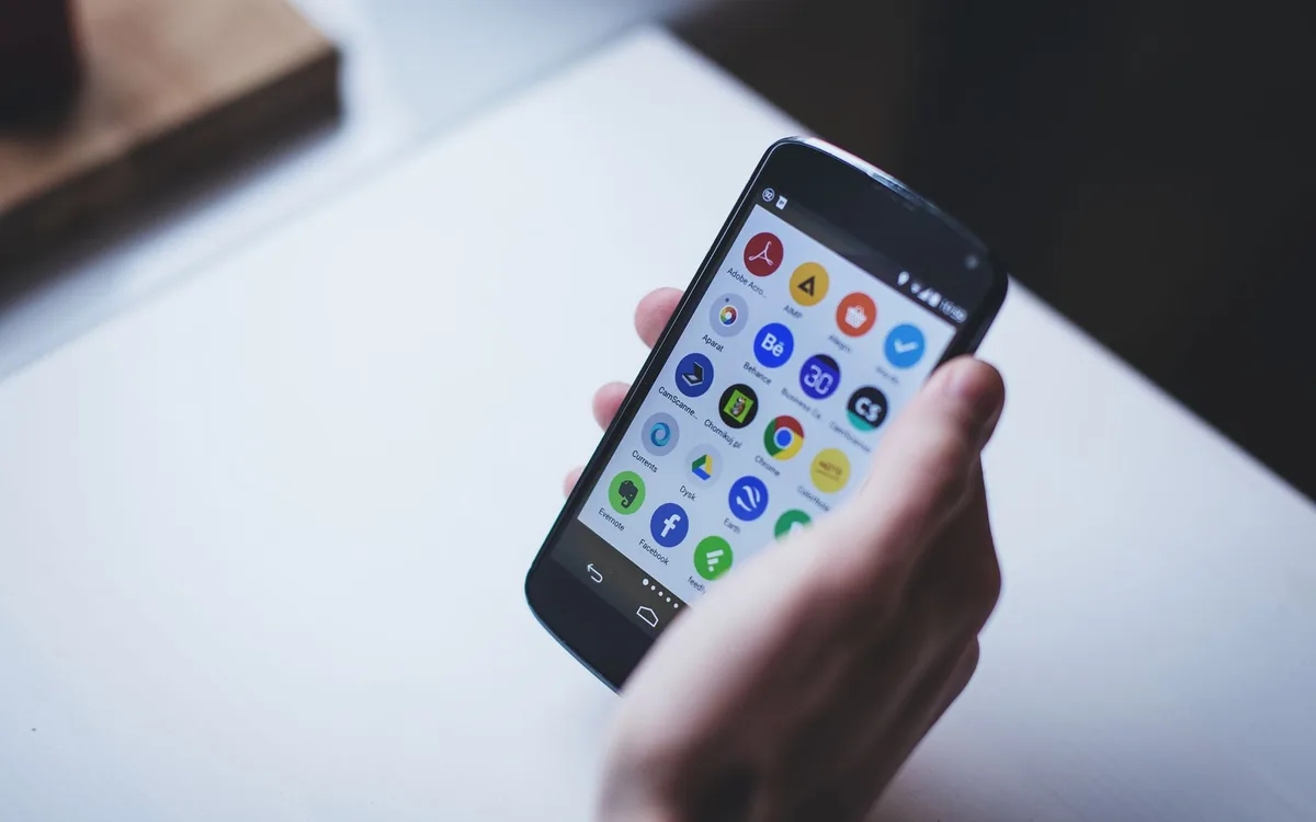 Jak dodać Dysk Google do Findera na Macu?
