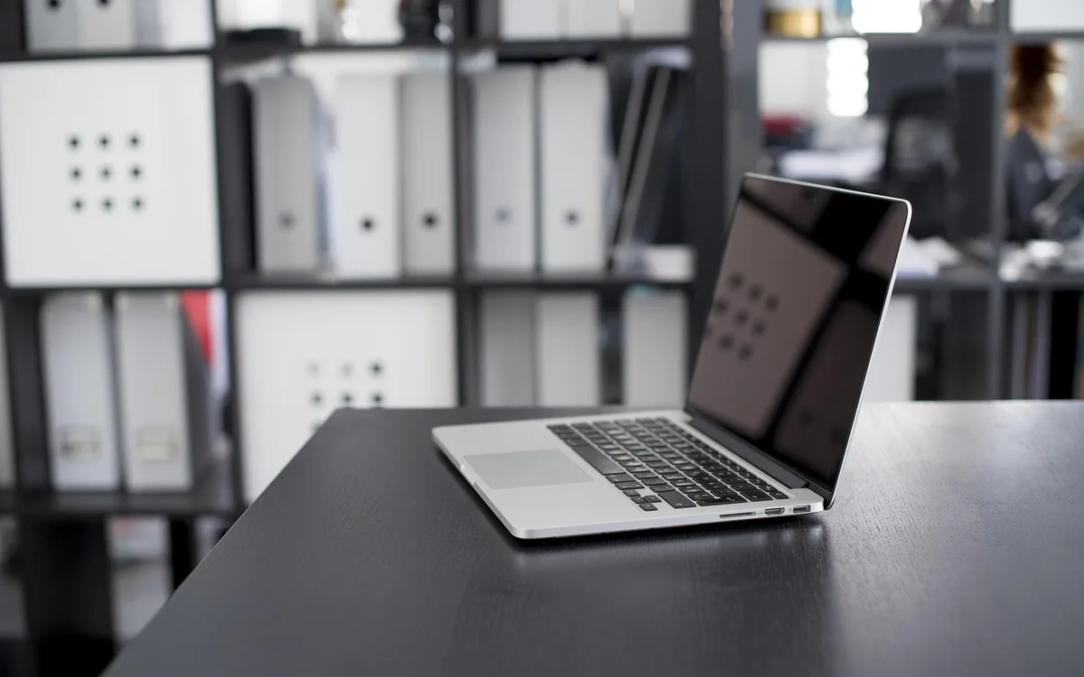 MacBook nie chce się wyłączyć: co sprawdzić po awarii?