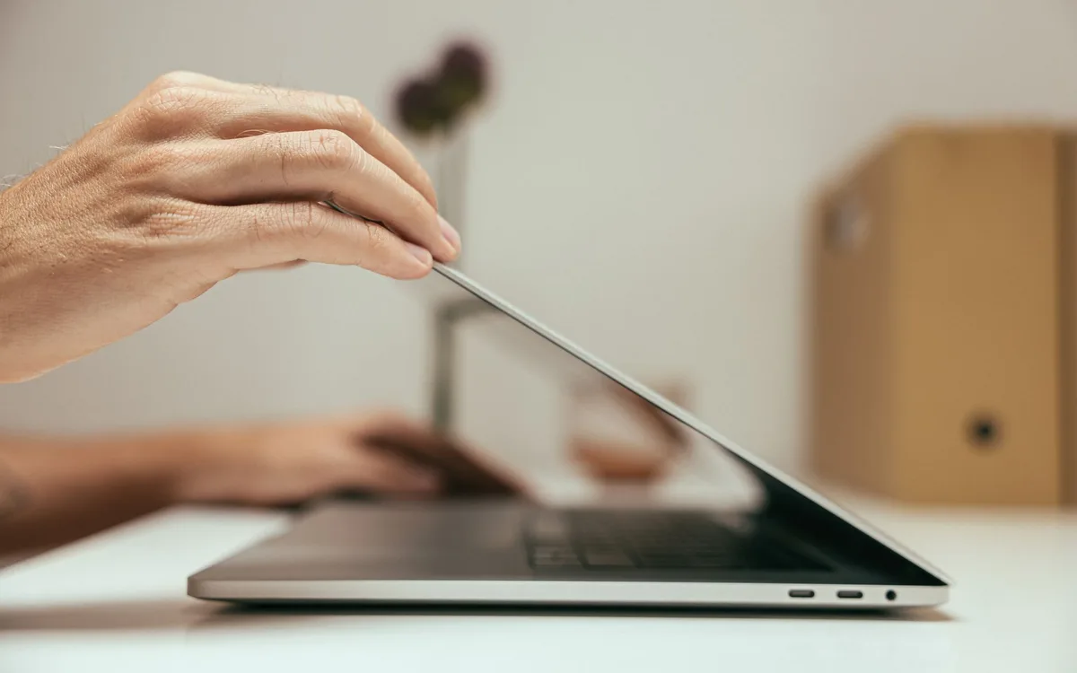 Otwieranie pliku Pages przez iCloud w przeglądarce