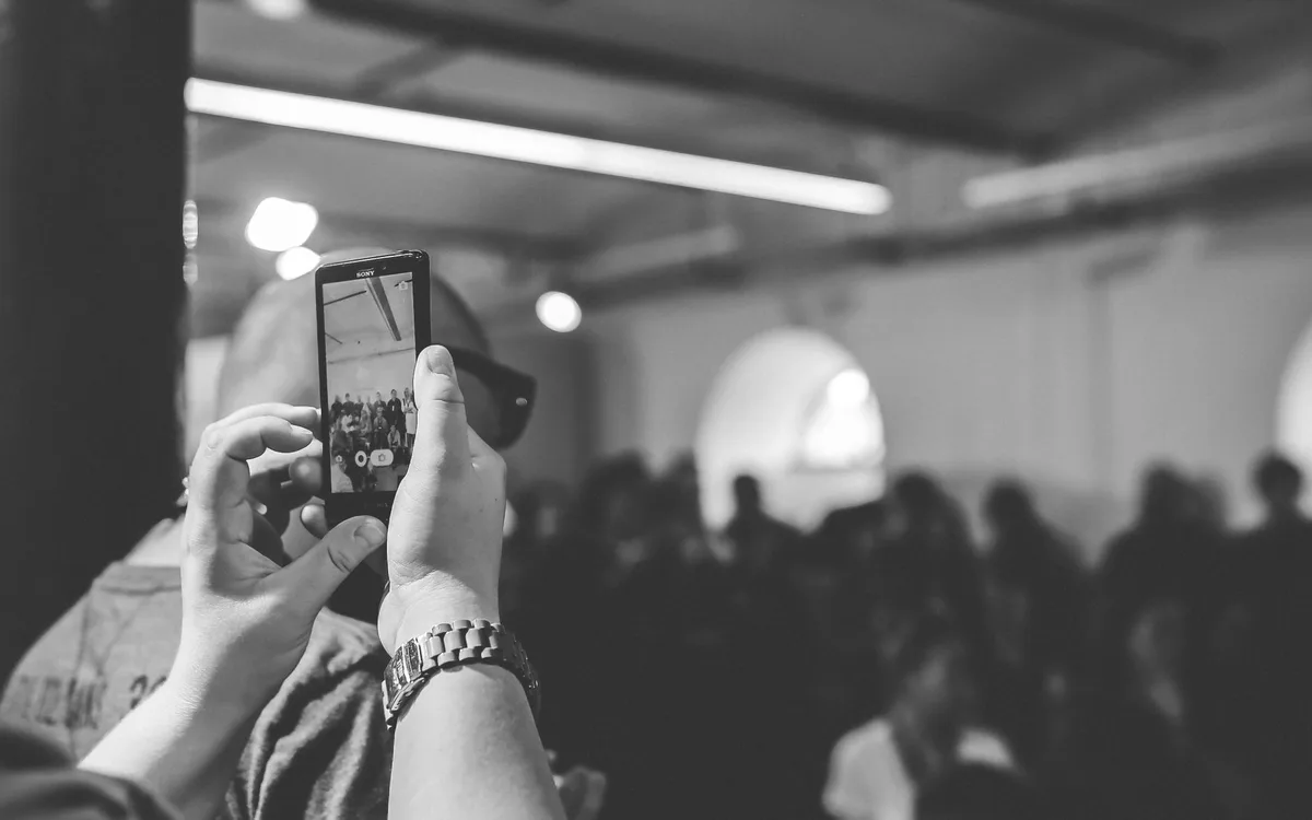 Jak pobrać film z X na telefonie Android i iPhone?