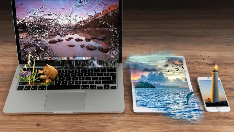 Laptop z otwartym projektem kolażu zdjęć na ekranie