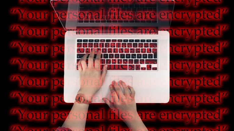 Laptop z ekranem ustawień zabezpieczeń systemu Windows