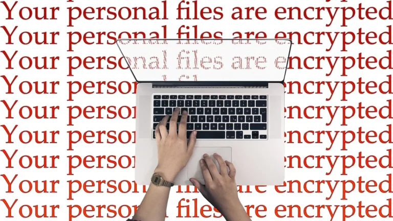 Laptop z otwartymi ustawieniami zabezpieczeń Windows 11 podczas usuwania programu antywirusowego