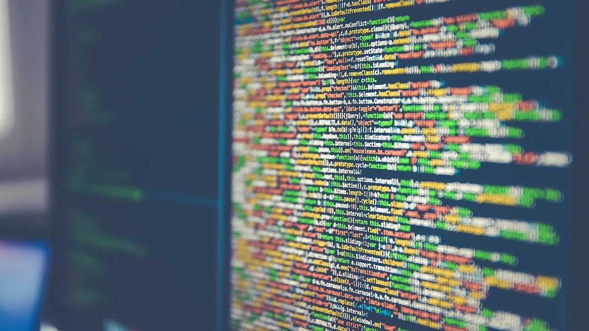 Laptop z otwartym dokumentem XML w przeglądarce