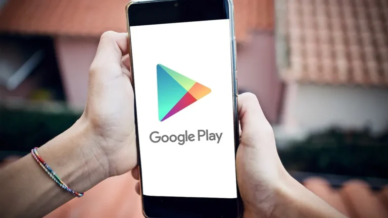 Smartfon z otwartym sklepem z aplikacjami podczas instalowania aplikacji zakupowej