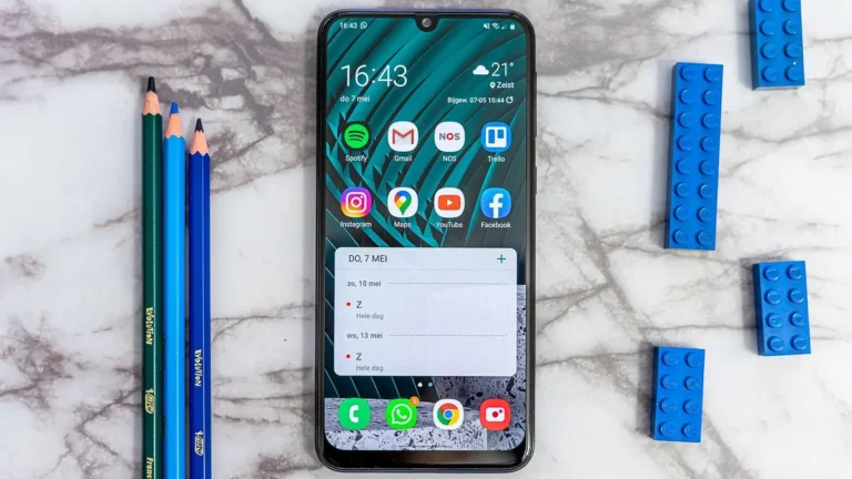 Telefon Samsung Galaxy z otwartym panelem szybkich ustawień