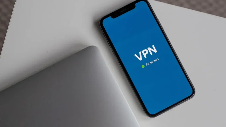 Smartfon z otwartymi ustawieniami prywatności i komunikatora