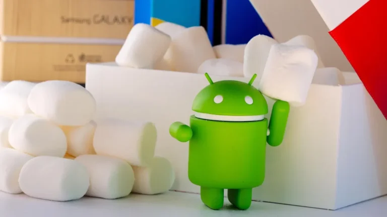 Smartfon z Androidem z widocznymi przyciskami głośności i ekranem ustawień