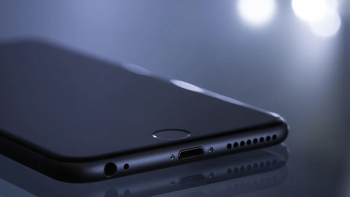 Jak zaktualizować aplikację w telefonie - Android i iPhone